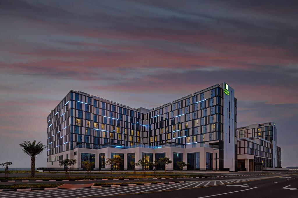 Staybridge Suites Dubai Al-Maktoum Airport, An Ihg Hotel Exterior photo